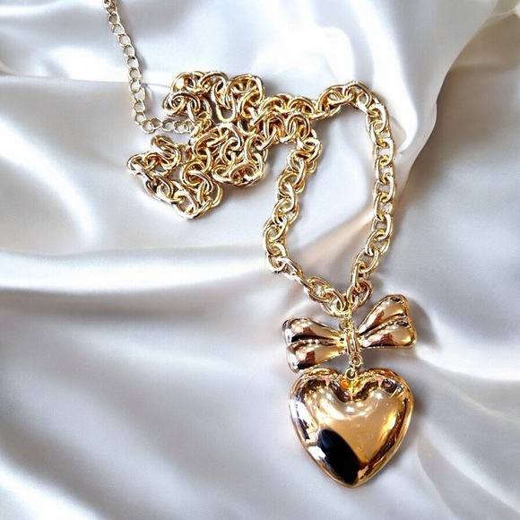 Chunky Golden toned puffed heart pendant necklace - Picture 8 of 16